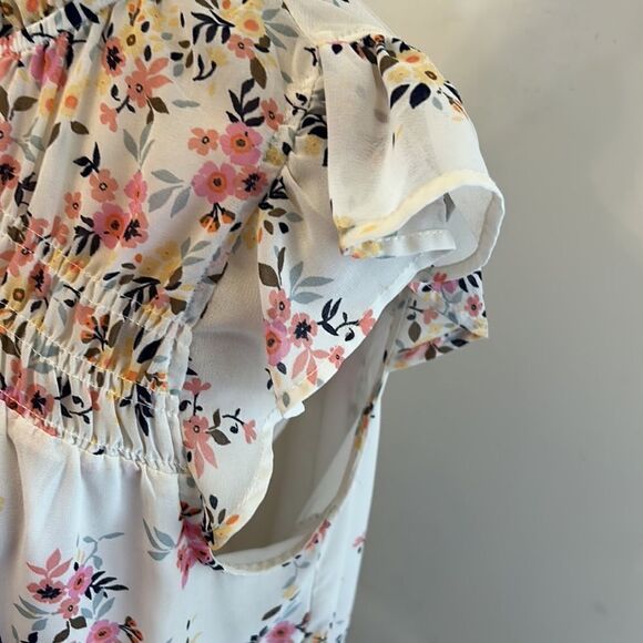 Monteau cream floral ruffle cap sleeve and neckline blouse Size L EUC - Picture 4 of 9